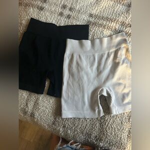 women's Ribbed Shorts Set - Black and White